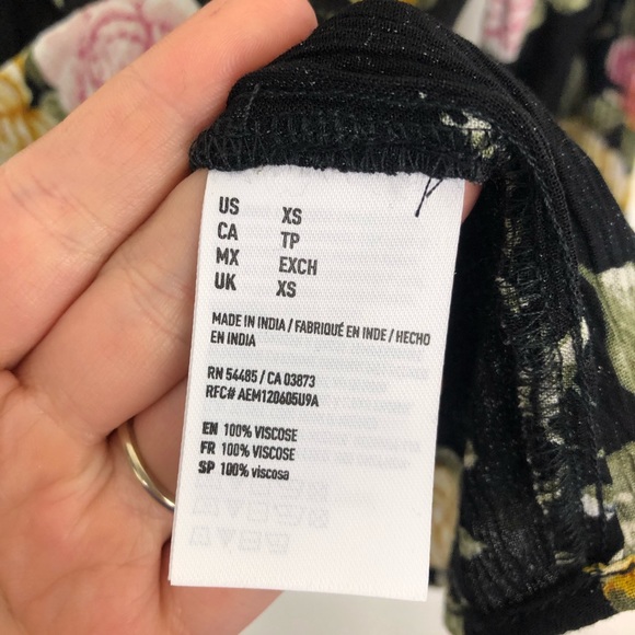 NEW American Eagle Floral Printed Criss Cross Top - Picture 6 of 8